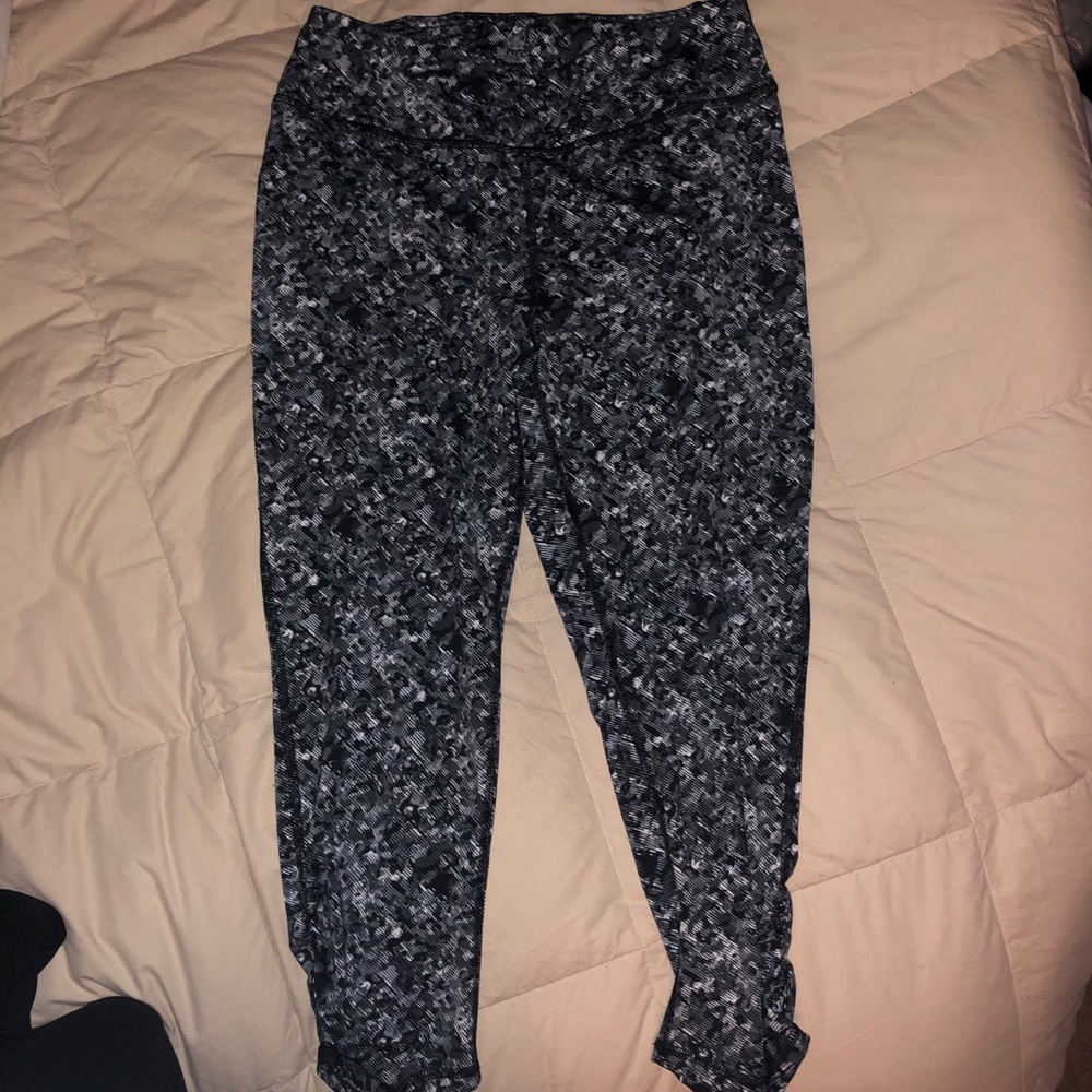 GAIAM Cropped Yoga Leggings
